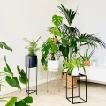 Metalowy kwietnik do aranżacji w stylu loft