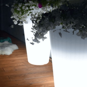 Biała donica podświetlana LED Micante Aurora Premium